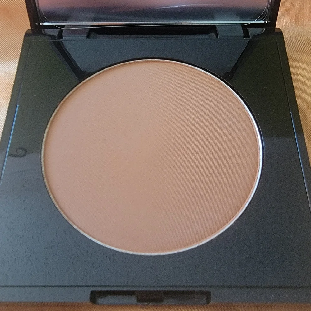 NIB KVoss Bronze Beauty Palette HARLEM